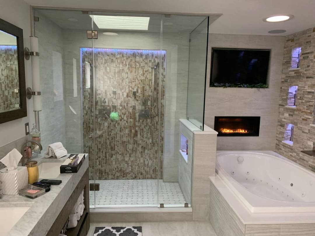 picture of a remodeled bathroom with new tile flooring and backsplash