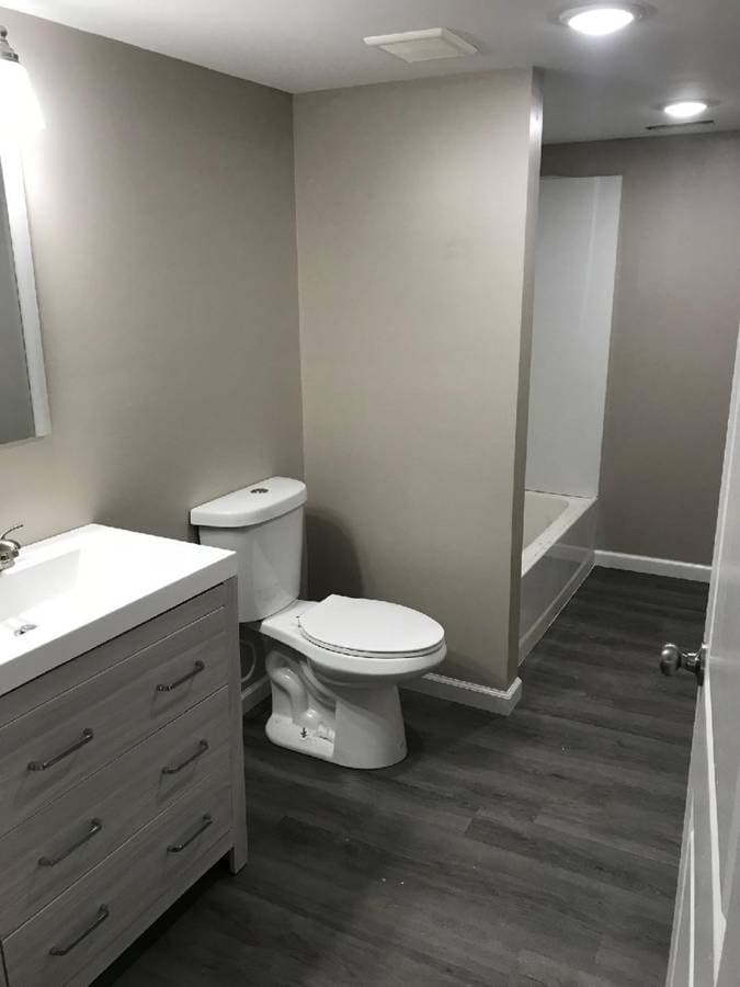 picture of a newly remodeled bathroom with laminate flooring