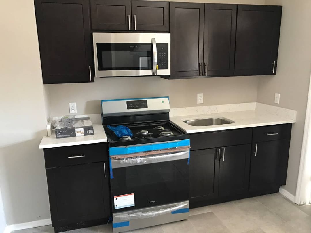 picture of a newly remodeled kitchen with new cabinets and countertops