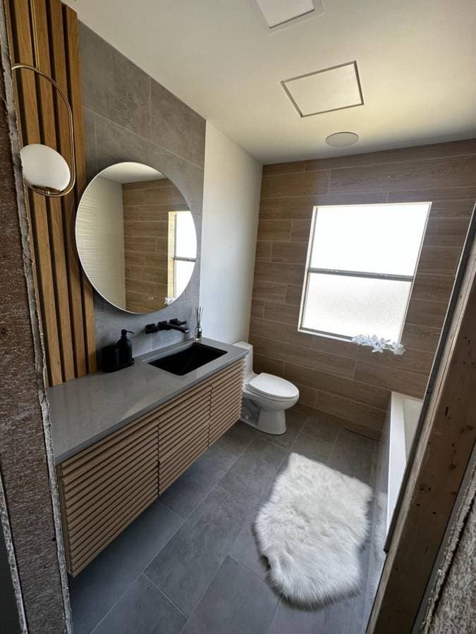 Picture of of a remodeled luxury bathroom 